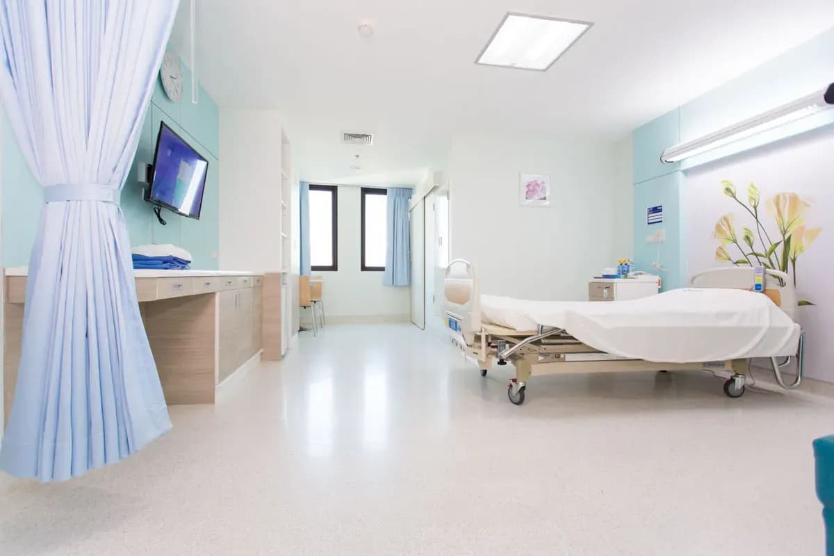 Yanhee International Hospital